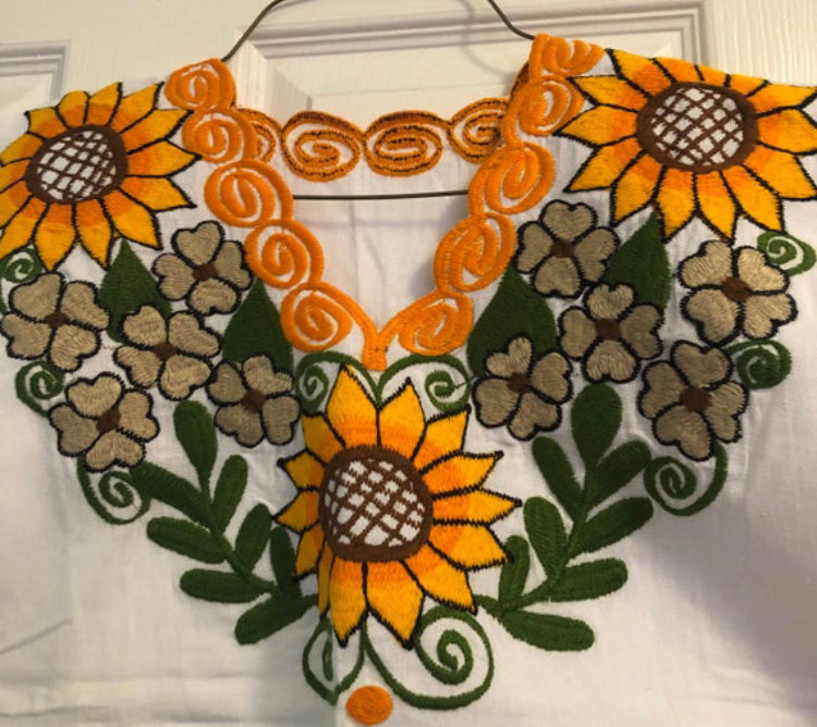 Mexican embroidered shirt Blusa bordada mexicana