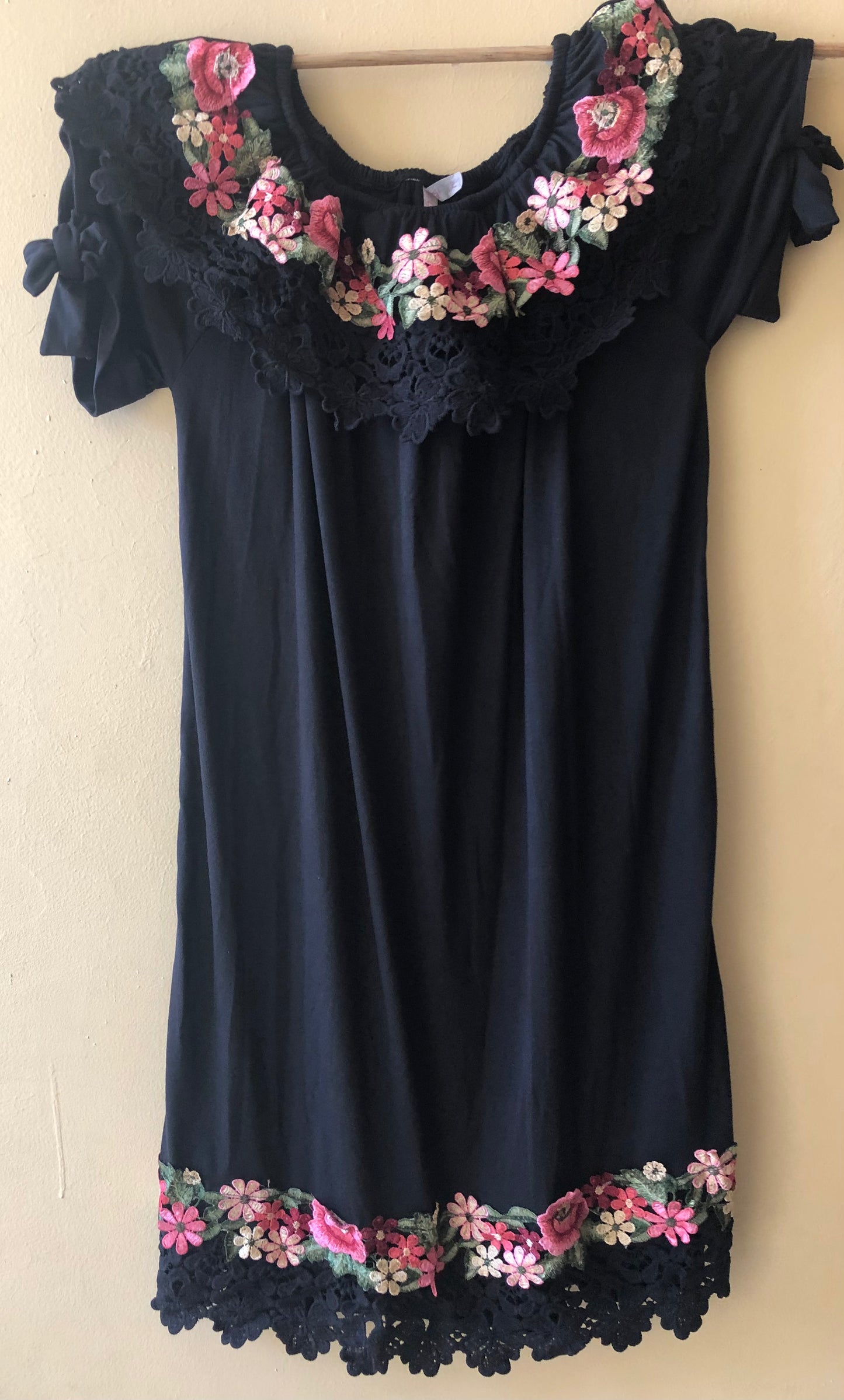 Mexican embroidered dress off the shoulder Vestido bordado mexicano